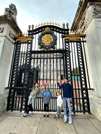 Kids standing at Buckingham Palace Gate