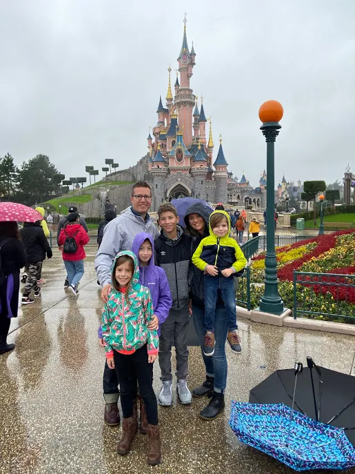 Family in front of Disnleyland Paris Castle